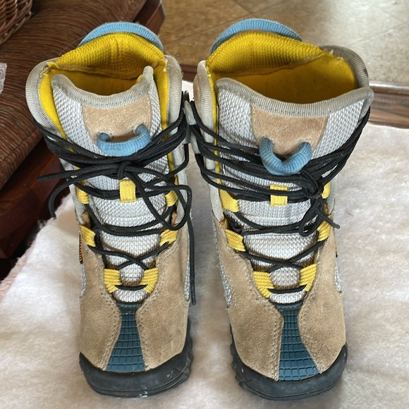 Burton Kids Moto Boots. Excellent Condition. Size 11. - Picture 4 of 9